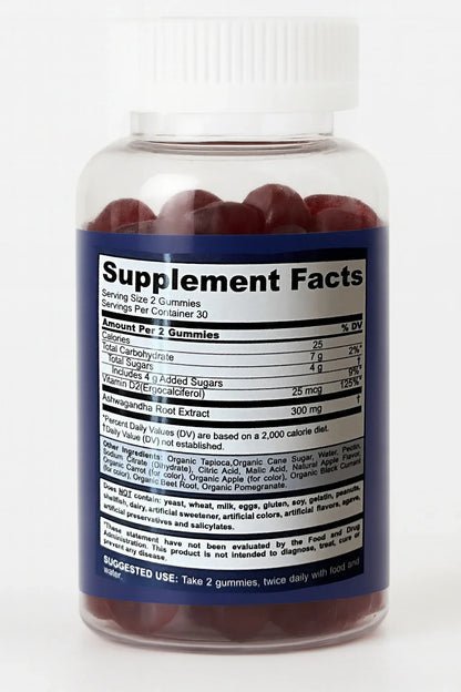 Bottiglia di vitamine gommose con un'etichetta di informazioni nutrizionali su uno sfondo bianco