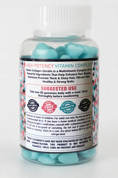 Bottiglia di vitamine gommosi blu con etichetta su sfondo bianco