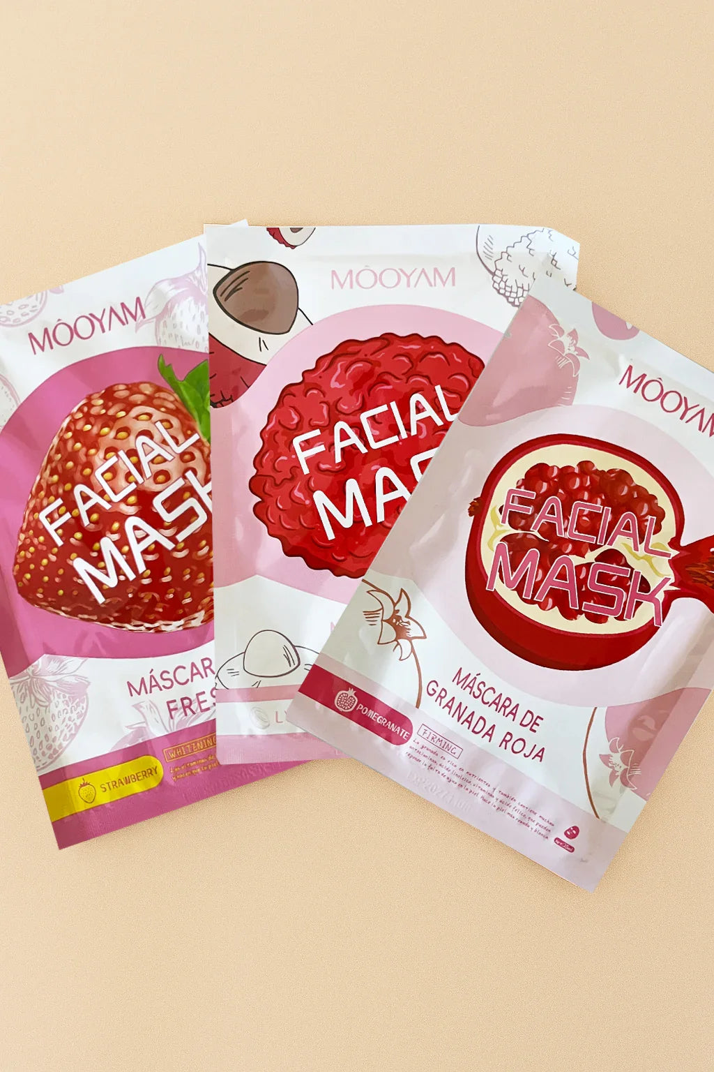 Tre pacchetti di maschere per il viso Mooyam su uno sfondo beige