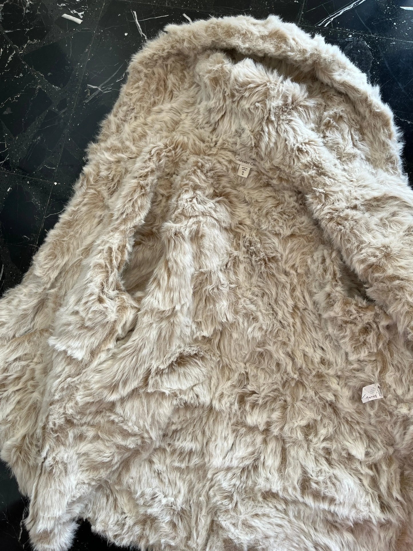 cappotto afghano in pelliccia pesante in stile gotico vittoriano old money - shoplifts