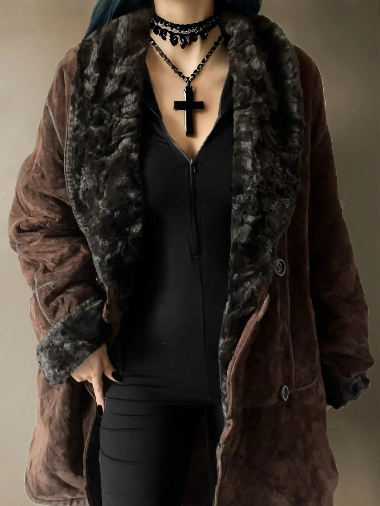 Cappotto afghan in pelliccia pesante in stile gotico vittoriano old money - Shoplifts